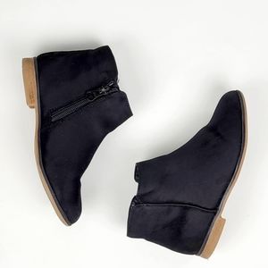 Little kids black suede booties